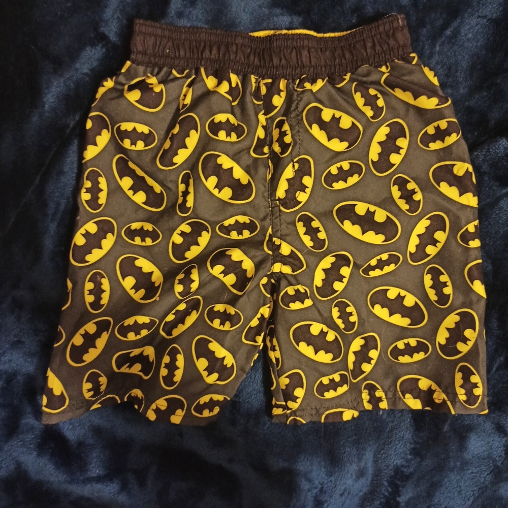 🆕 Batman Boy swim trunks 3T
